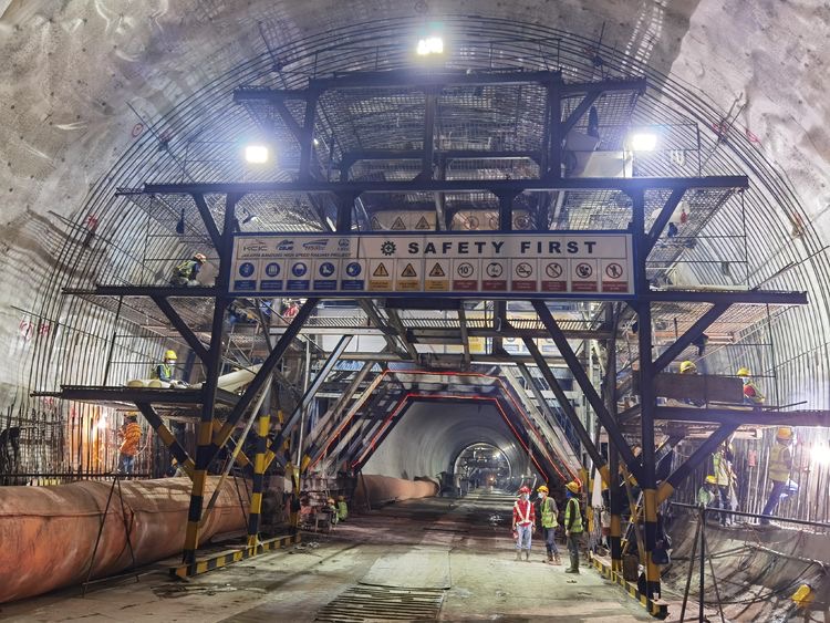 Forma Yancheng Liangggong: una historia real en el ferrocarril de alta velocidad de Yawan debajo del cinturón y la carretera